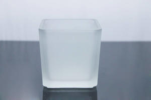 优雅的磨砂方形玻璃蜡烛罐，用于制作蜡烛