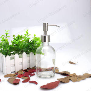透明波士顿圆形玻璃瓶液体肥皂洗发水瓶与化妆水泵