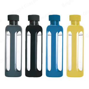 环保550ml高硼硅酸盐玻璃水瓶，不同颜色氯丁橡胶袋可以包裹