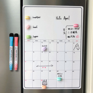 Raspored kalendara magneta hladnjaka s oznakama za suho brisanje