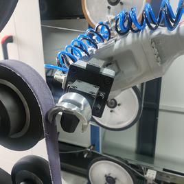 Juntas artificiais haste femoral robô máquina de polimento