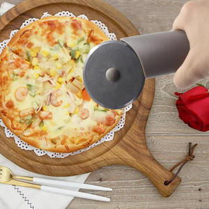 Convenient Pizza cutter wheel-round pizza cutter