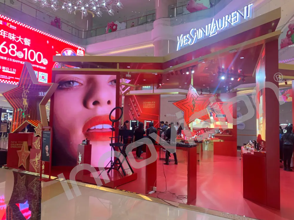 P2.5 LED Indoor fixed installation display with 640*480mm cabinets in Luxury Store Showrooms 
