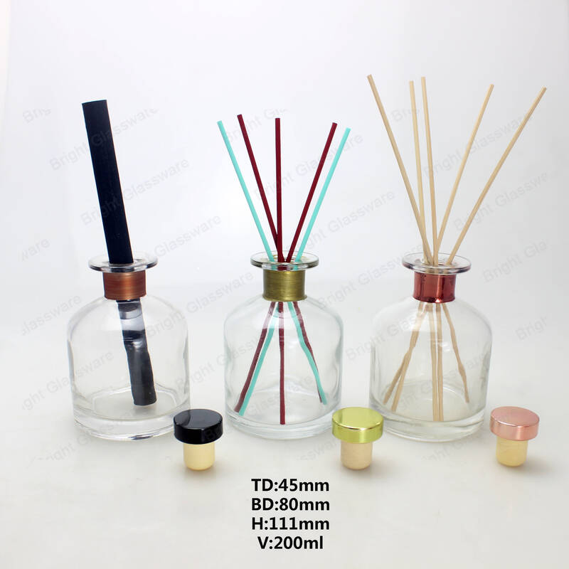 Bouteilles rondes de diffuseur en verre de roseau en verre d’aromathérapie transparente 200ml avec bâton de rotin et bouchon pour huile aromatique à domicile