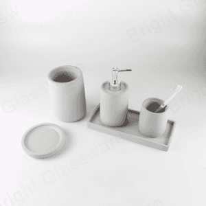 Nature Ciment moderne Chine Accessoires de salle de bain Ensembles Porte-savon en béton et plateau Distributeur de savon de bain, porte-brosse à dents, porte-brosse de toilette