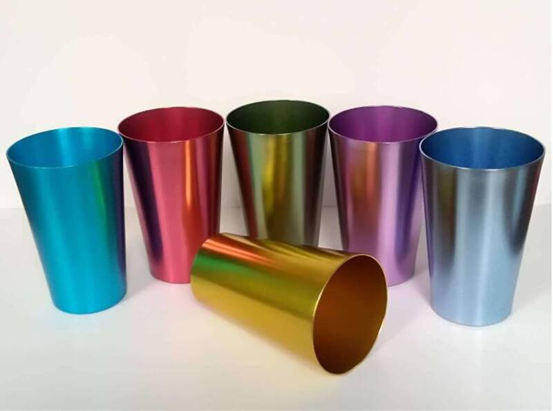anodizado arco iris coloreado bebida jucie jarra de agua bebiendo cerveza alemana vasos de aluminio