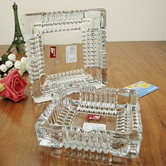 Cenicero de vidrio cuadrado de cigarro de cristal grande vintage para la venta