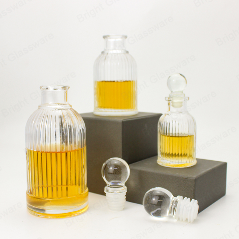 Difusor de láminas de botella de vidrio de raya transparente personalizada con tapa de bola de vidrio