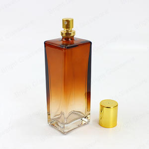 Botella de perfume de vidrio cuadrado de color degradado hecha en fábrica con tapa de metal para el cuidado de la piel