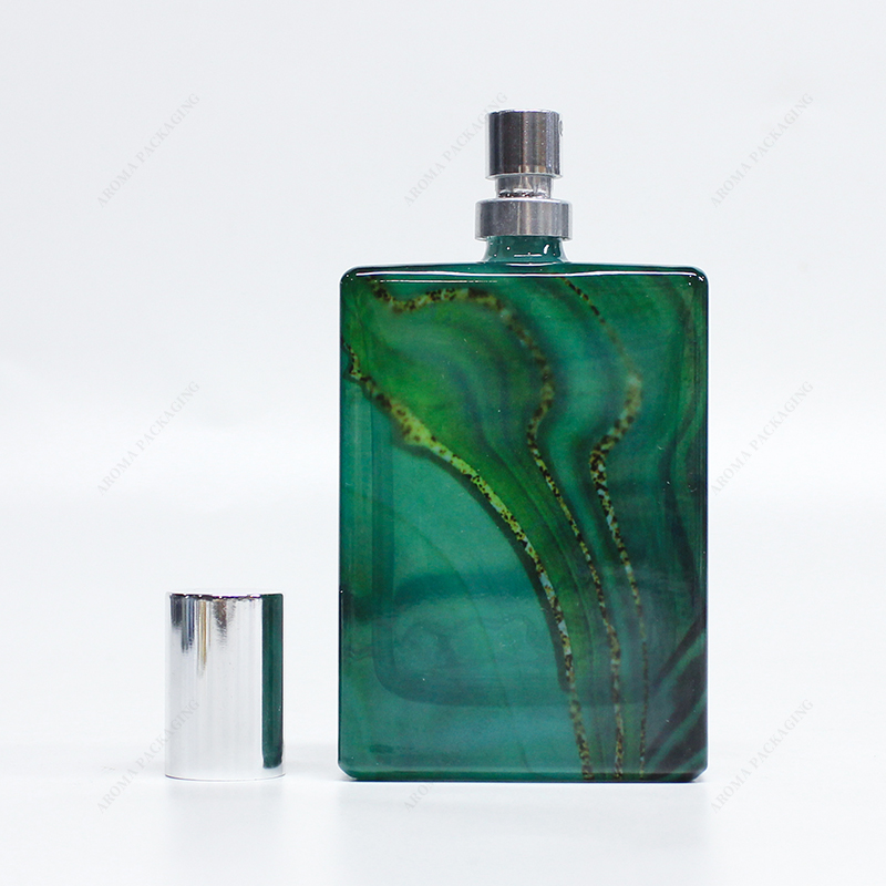 無料サンプルカスタムロゴスクエアグリーンガラス香水瓶、皮膚用ポンプ付き