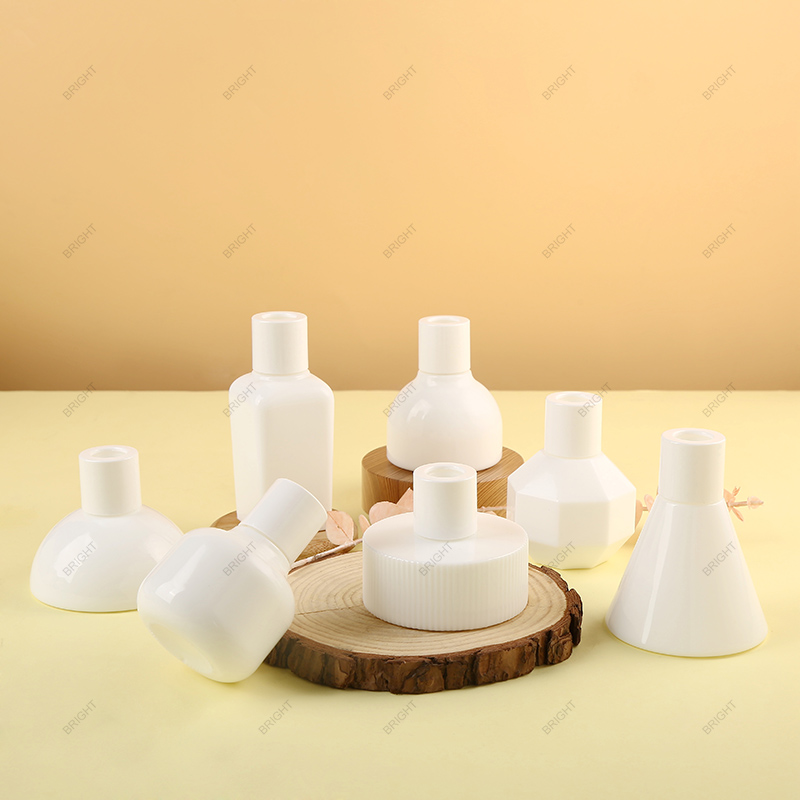 Factory Wholesale Round 10ml 30ml 50ml 100ml Reed Diffuser Bottle with Fiber Stick