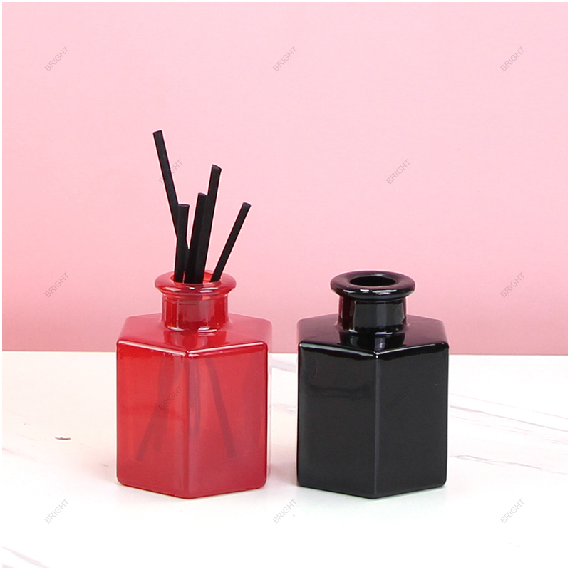 Diffuse Fragrance Red Black Amber Glass Diffuser Bottle with Fiber Stick