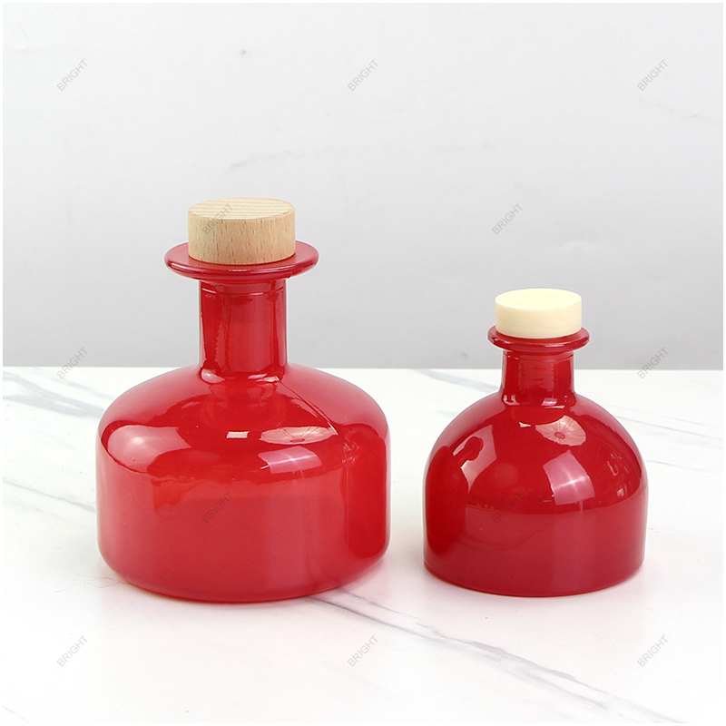 Free Sample Luxury Red Yellow Round Glass Diffuser Bottle with Fiber Sticks and Lid