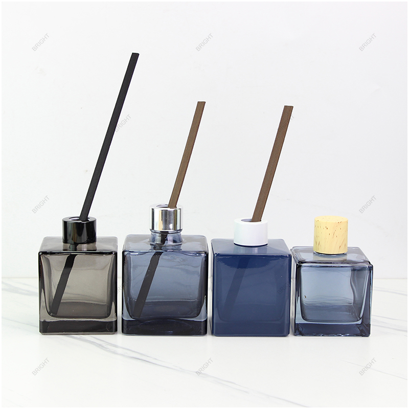 Free Sample Luxury Red Amber Blue Round Glass Diffuser Bottle with Fiber Sticks