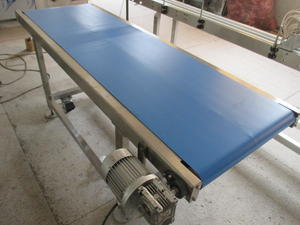 The food conveyor belt is made of non-toxic materials.