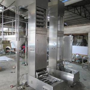 The vertical bucket elevator has stainless steel contacts.