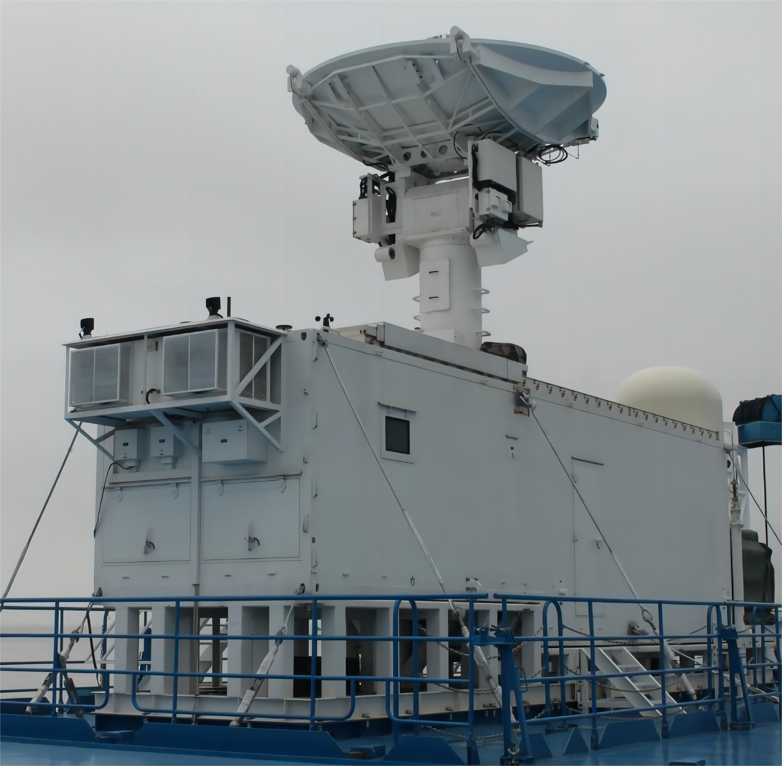 Antena de seguimiento dinámico montada en el vehículo y en el barco: el primer conjunto doméstico