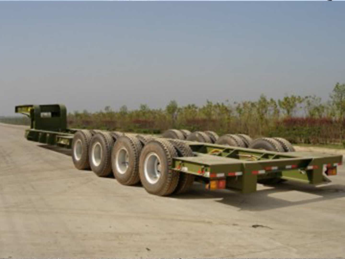 Four Axles Tank Transport Semi-trailer