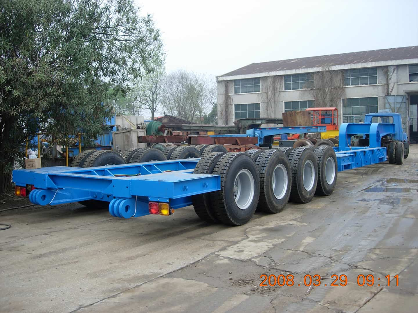 Four Axles Tank Transport Semi-trailer