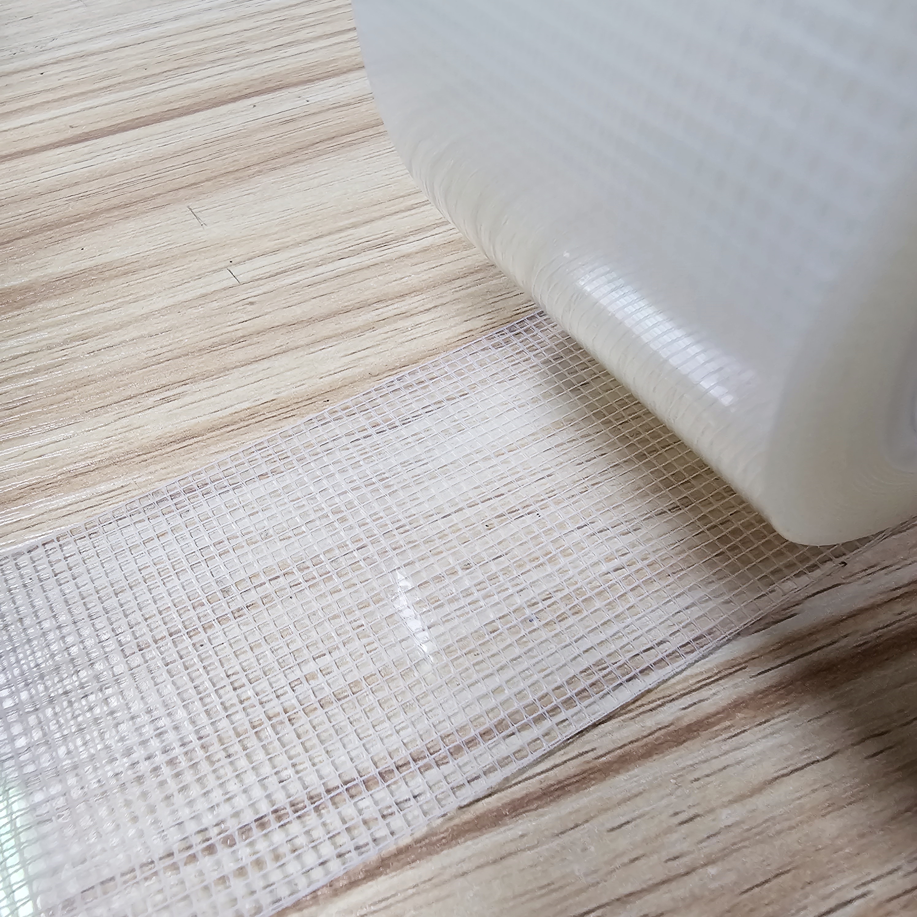 Double sided mesh acrylic foam tape is high adhesion and easy to remove and no residue,widely used for back mirror, peach-wood decorated,  craft goods, electron, hardware etc.