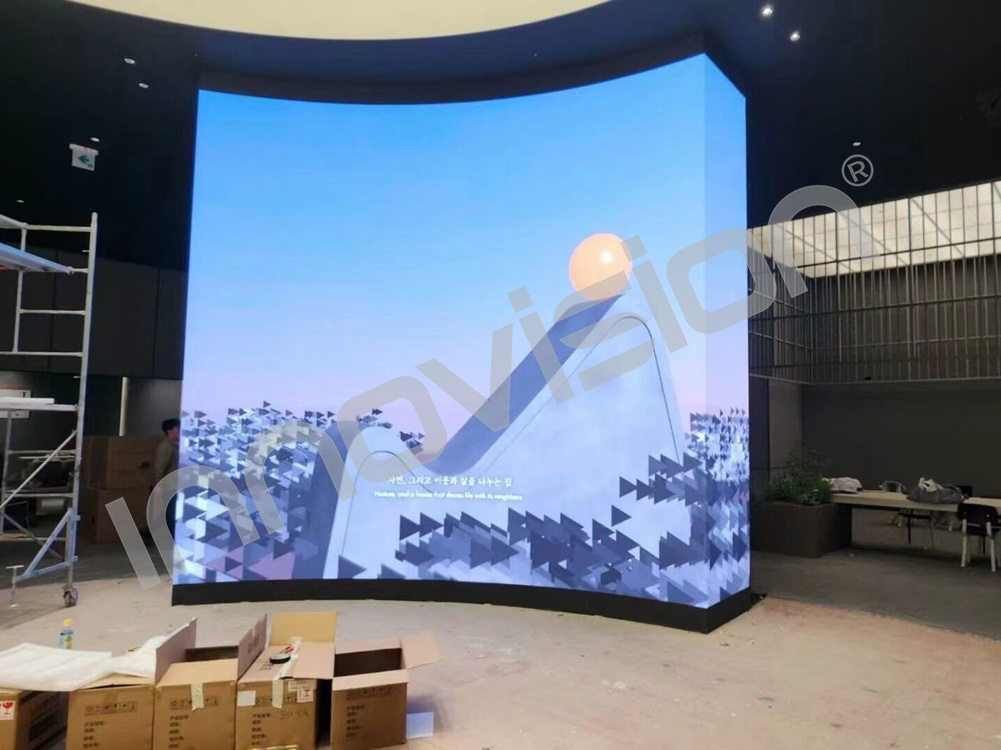 P2.5 LED Indoor curved 90 degrees display with led soft modules in Korea