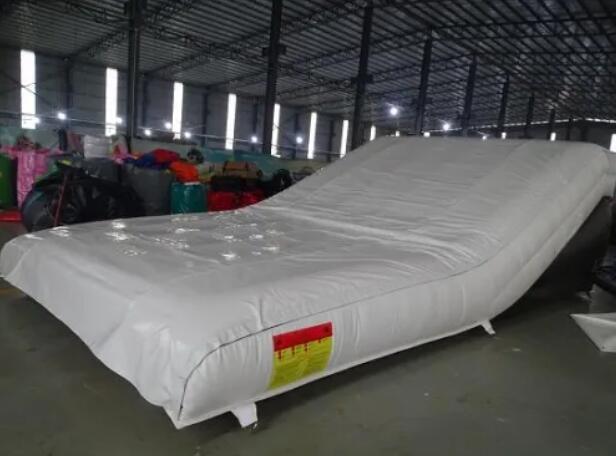 Inflatable BMX Ramp airbag landing ramp Inflatable Airbag landings for snowboard and skis